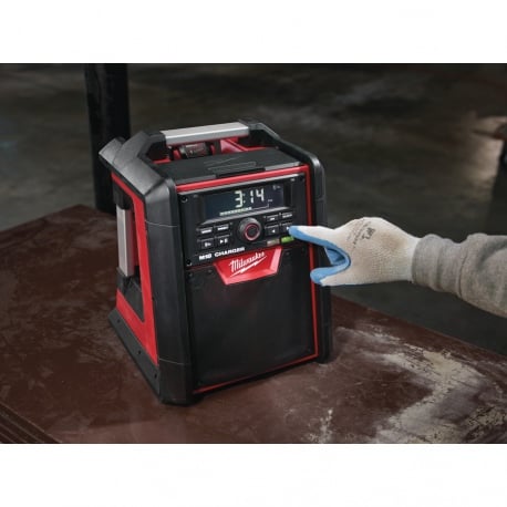 Milwaukee M18 RC-0 dílenské aku rádio/nabíječka (bez aku) - 4933446639