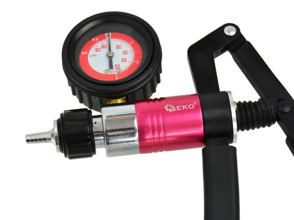GEKO G01155 Podtlaková pumpa pro odvzdušnění brzd + výbava, kufr