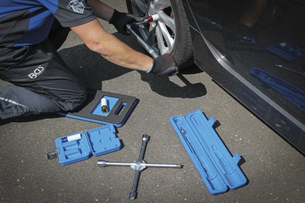 BGS 9681 Souprava pro výměnu kol s pojízdným zvedákem 2,5 t. Sada 10 dílů