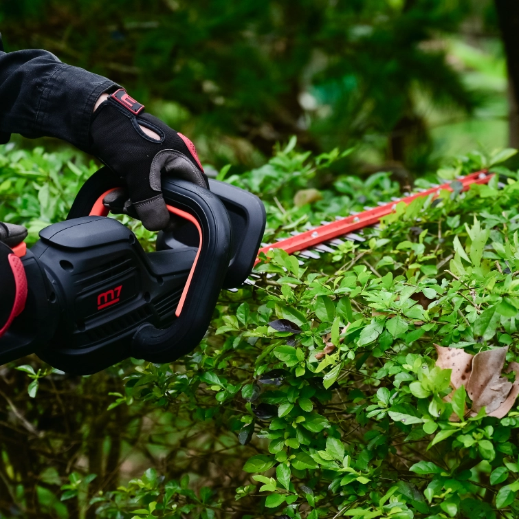 M7 DHT-101 Aku nůžky na živý plot 600mm / 18V (bez aku)