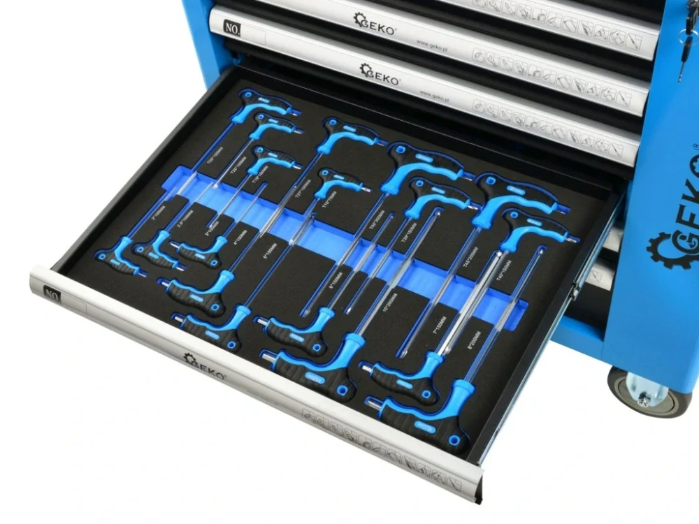 GEKO G10833 Dílenský montážní vozík vybavený, 243 ks nářadí, 7 zásuvek a skříňka