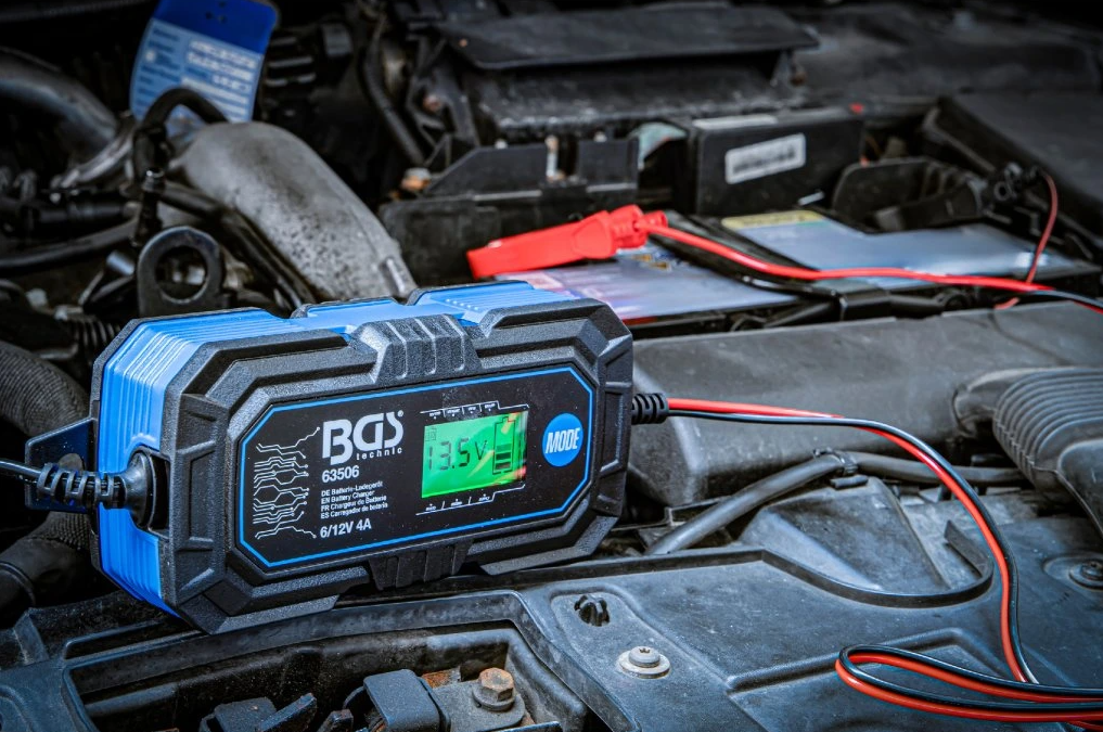 BGS 63506 Digitální nabíječka baterií 6/12 V (4 A), pro baterie 4-120 Ah