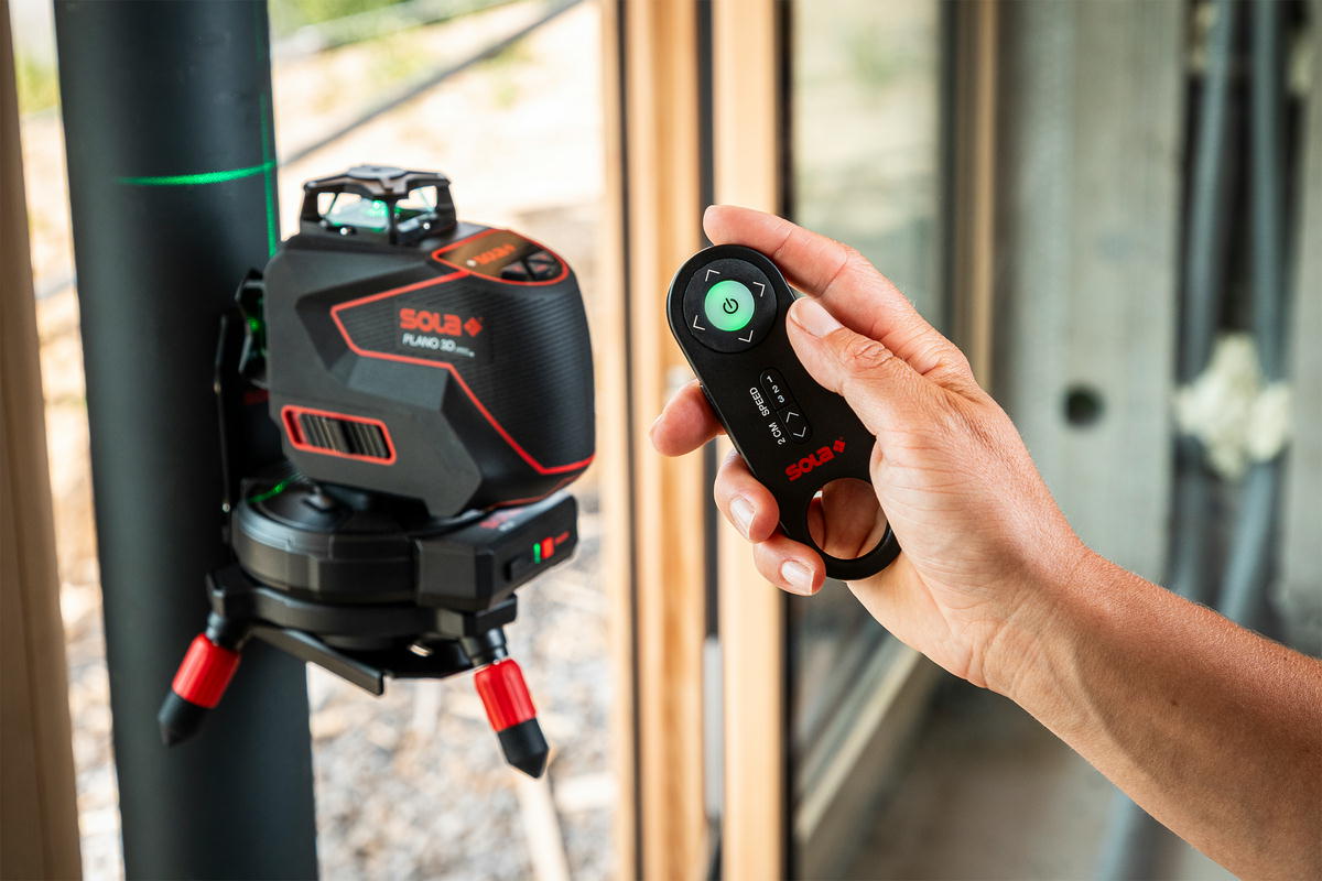 SOLA PLANO 3D green RCB - křížový liniový laser + základna RCB