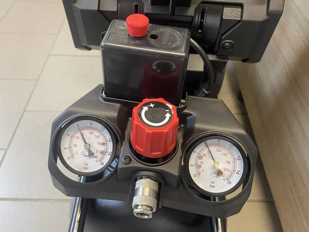 Nuair SILTEK TB 50 D tichý bezolejový kompresor 2,2kW