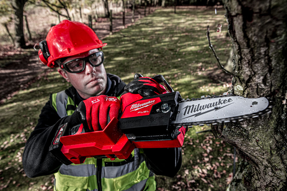 MILWAUKEE M12 FHS-602X mini aku řetězová pila 15cm 12V / 2x 6,0Ah - 4933472212