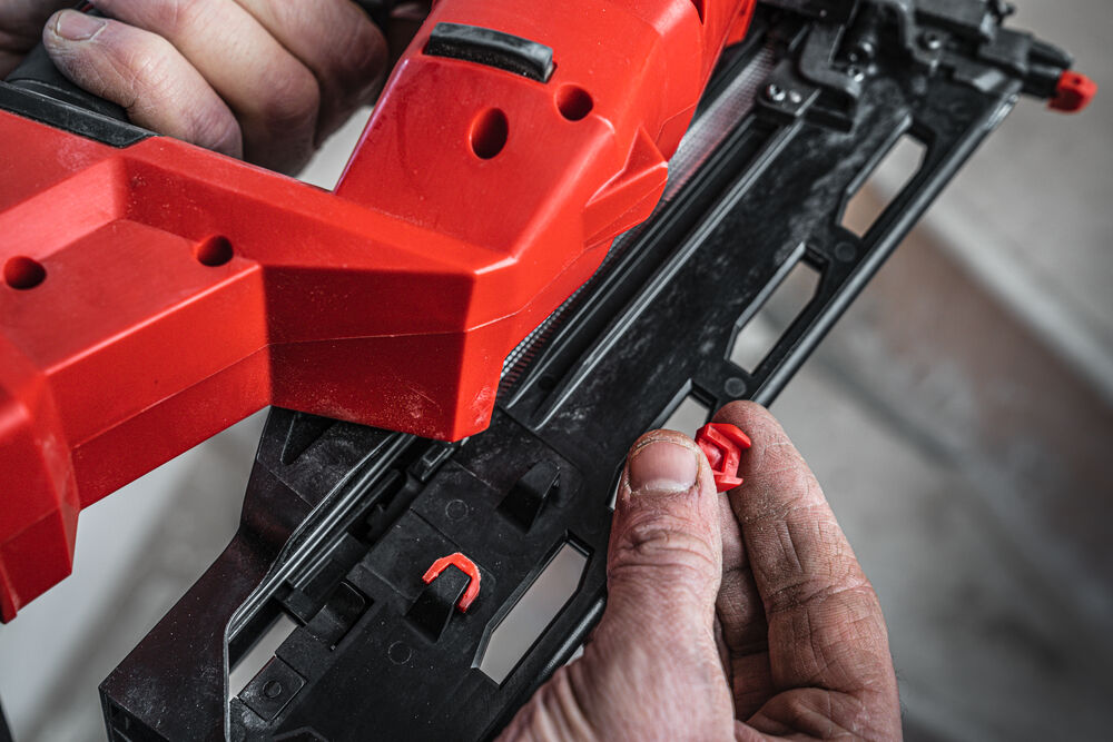 MILWAUKEE M18 FN16GA-0X FUEL Aku bezuhlíková hřebíkovačka 18V (bez aku) - 4933478094