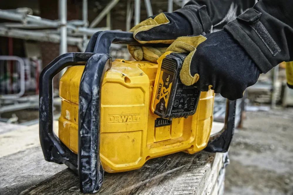 DEWALT DCR029 Aku rádio 10,8/14,4/18/54/230 V; DAB+/FM; Bluetooth (bez aku)