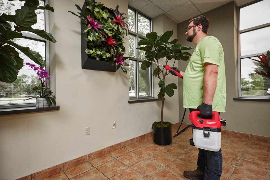 MILWAUKEE M12 BHCS3L-0 aku postřikovač 3,7l na chemikálie 12V (bez aku) - 4933480781