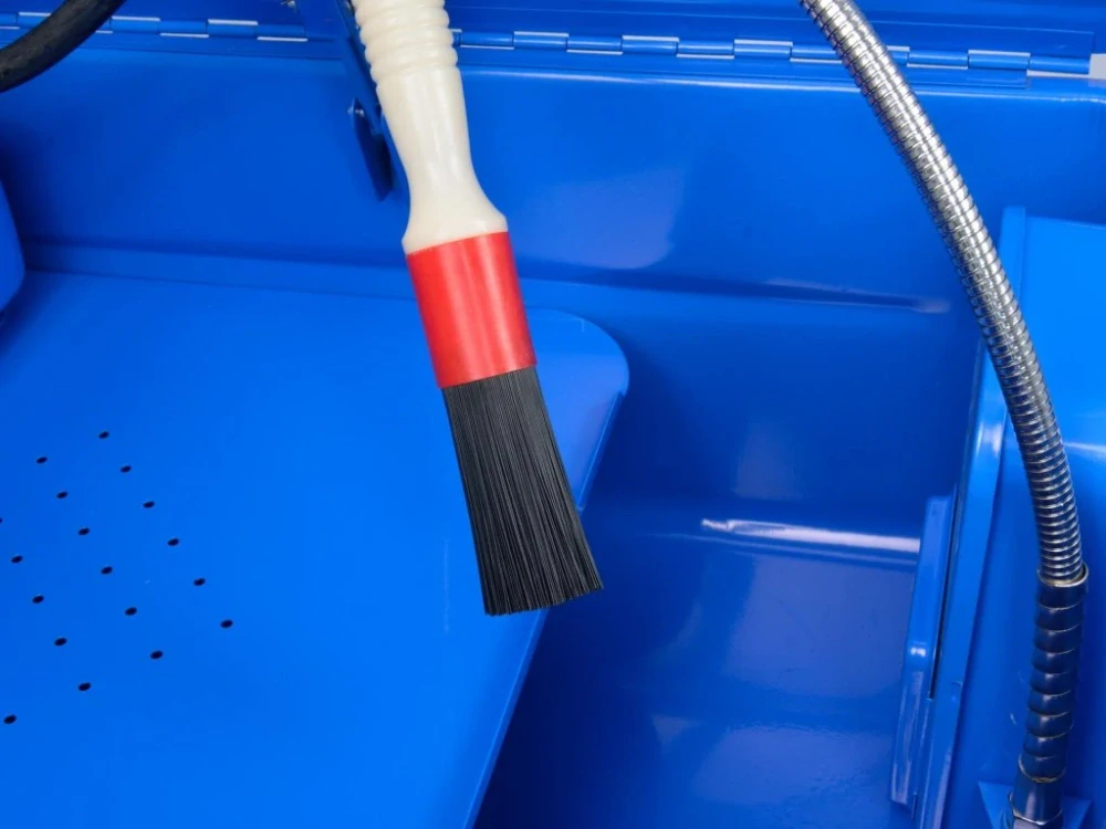 GEKO G02125 Mycí stůl pro čištění dílů s elektrickým čerpadlem a štetcem 80L
