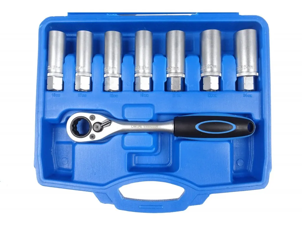 QUATROS QS80418 Hlavice s průchozí ráčnou na servis tlumičů McPherson, sada 18 ks