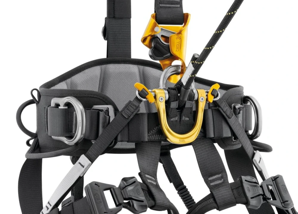 PETZL ASTRO 1 Celotělový pracovní postroj INT ČERNÝ