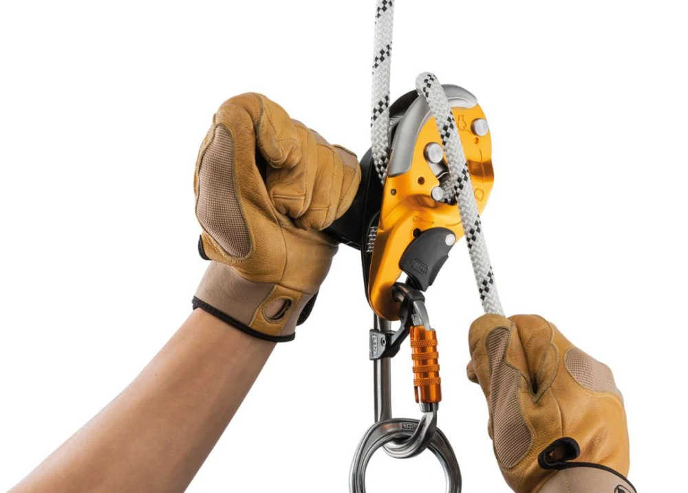 PETZL I´D slaňovací brzda S (10-11,5 mm) ČERNÁ