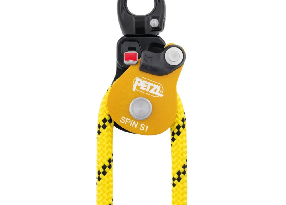 PETZL SPIN S1 jednostranná kladka s otočným závěsem (swivelem)