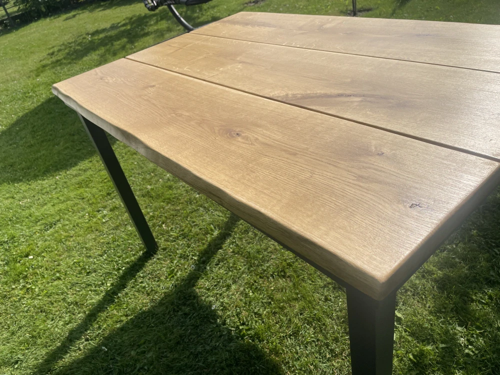 PELA kvalitní ručně vyrobený ocelový zahradní stůl s dubovou deskou (120x80 cm)