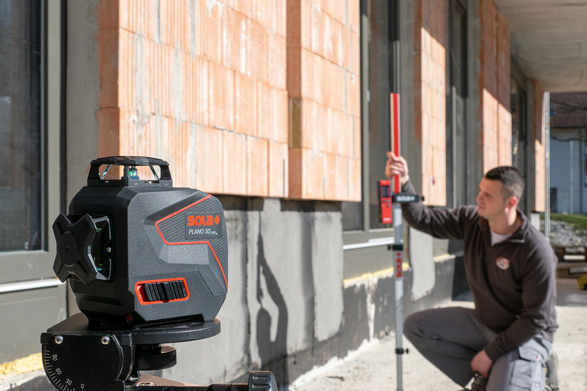 SOLA PLANO 3D green RCB - křížový liniový laser + základna RCB