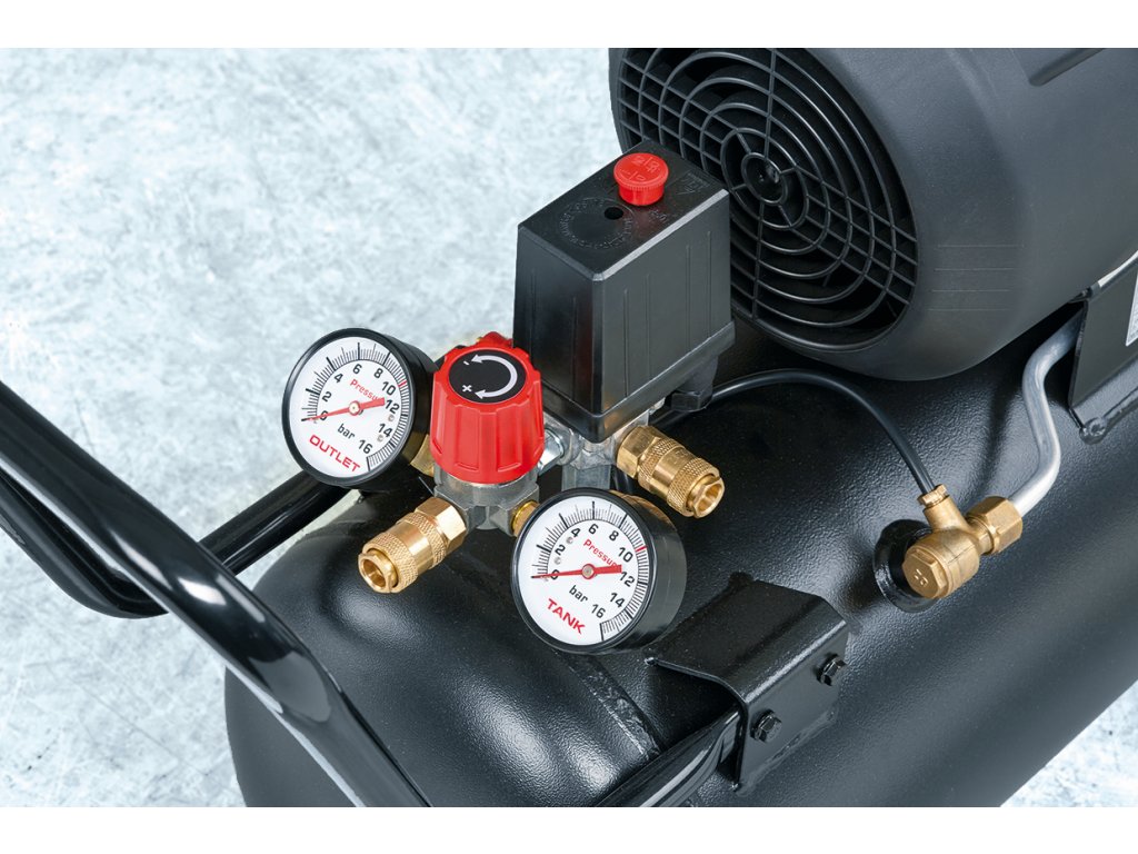 Nuair VDC/50 CM3 dvoupístový olejový kompresor 2,2kW, 230V