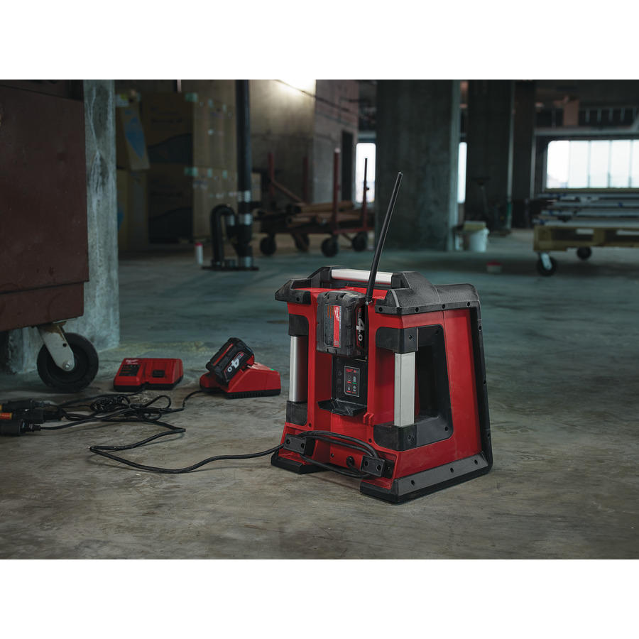 Milwaukee M18 RC-0 dílenské aku rádio/nabíječka (bez aku) - 4933446639