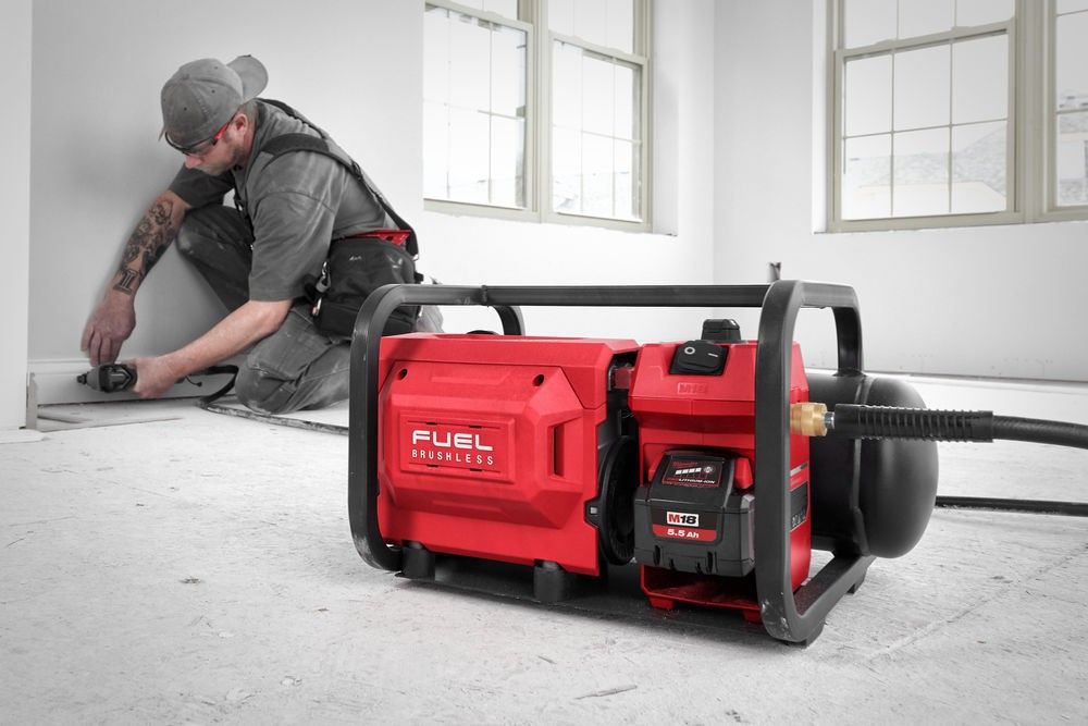 MILWAUKEE M18 FAC-0 Aku kompresor 18V, 9.31bar (bez aku) - 493347216