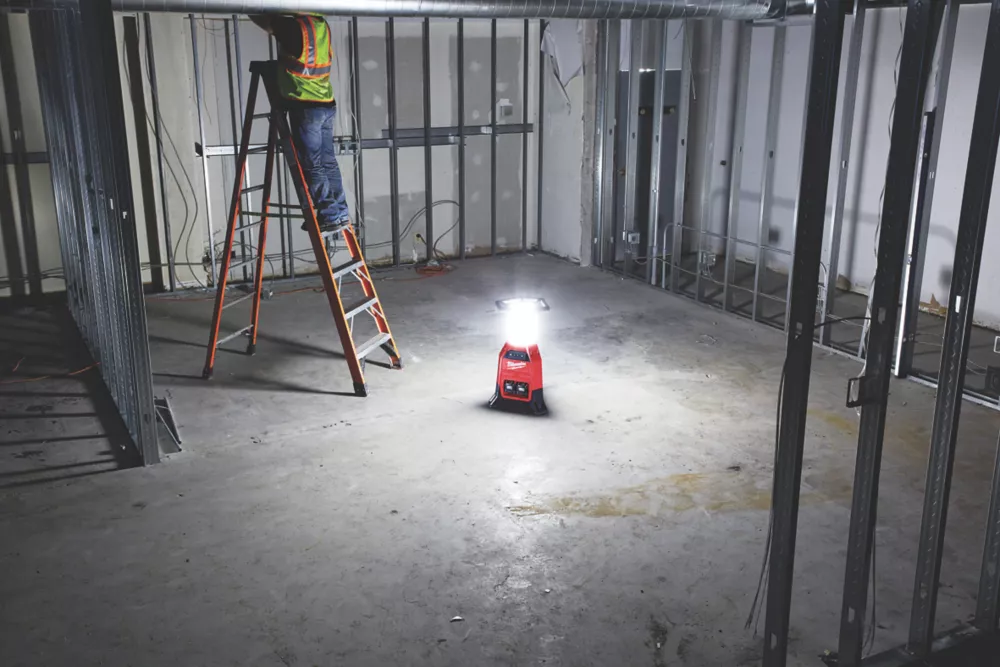 MILWAUKEE M18 ONESLDP-0 výkonné světlo pro osvětlení pracovní plochy 18V (bez aku) - 4933459160