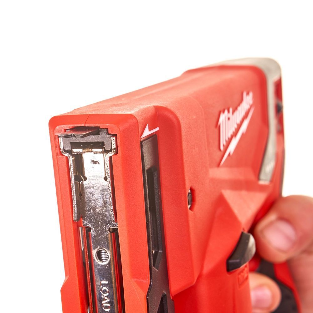 MILWAUKEE M12 BST-0 Aku sponkovačka 12V, pro spony 6-14 mm (bez aku)- 4933459634