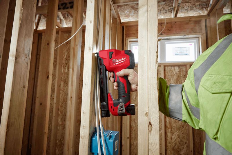 MILWAUKEE M12 BCST-0 aku subkompaktní sponkovačka na kabely 12V (bez aku) - 4933480488