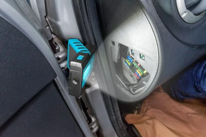 HAZET 1979N-82 Dílenská montážní LED lampa, 3 W, 300 lm, nastavitelná základna, s háčkem a magnetem