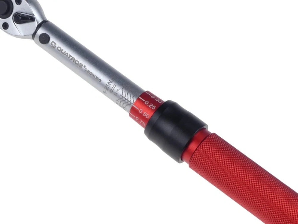 QUATROS QS59001 Momentový klíč 1/4", 5-25 Nm, přesný 3%, se zástrčnými hlavicemi, 21 ks