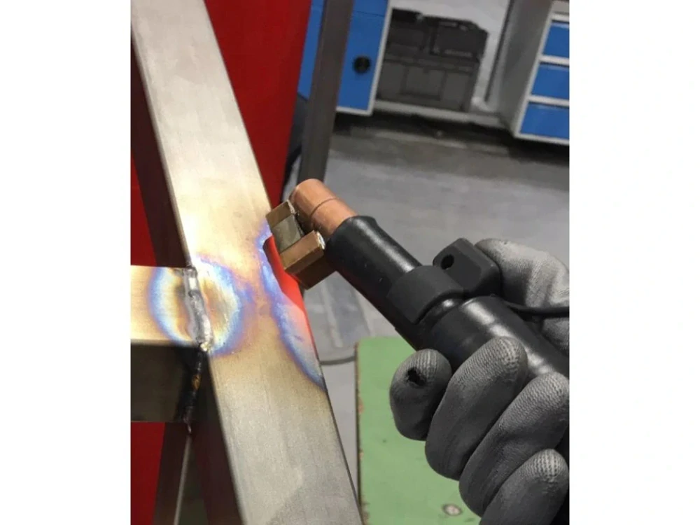 Dawell DHI-45F Mobilní indukční ohřev, 3,7 kW / 5 kVA