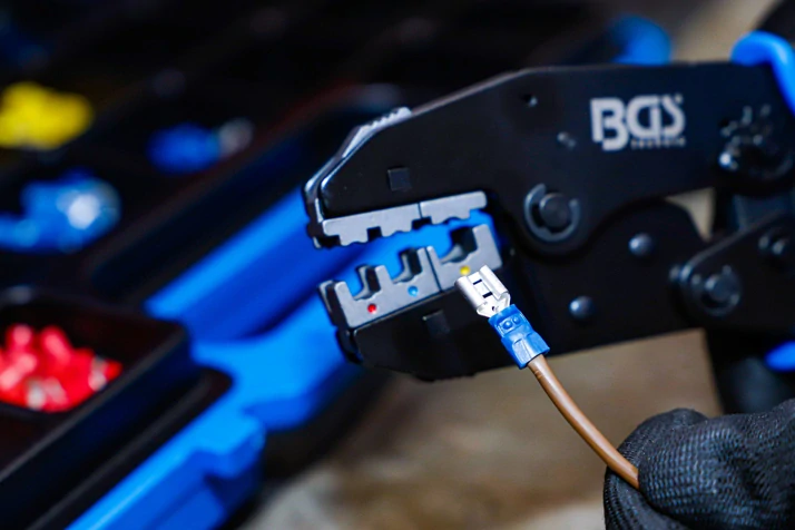 BGS 1411 Kleště konektorové krimpovací, ráčnové (s aretací), s výměnnými matricemi