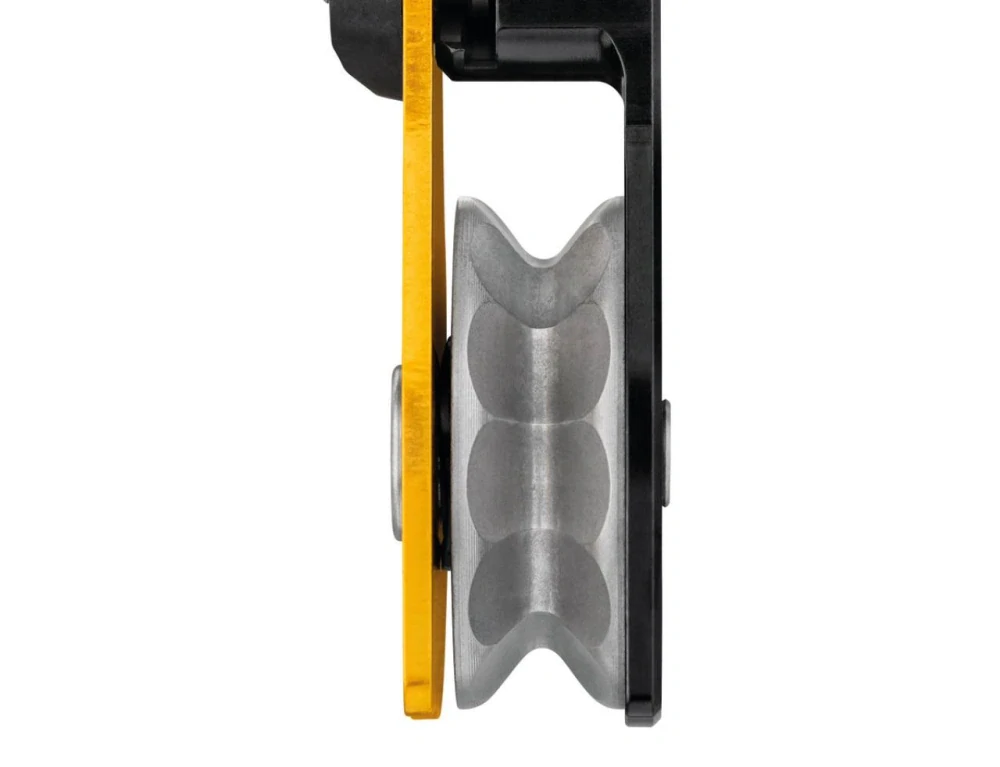 PETZL SPIN L1D jednostranná kladka s otočným závěsem (swivelem)