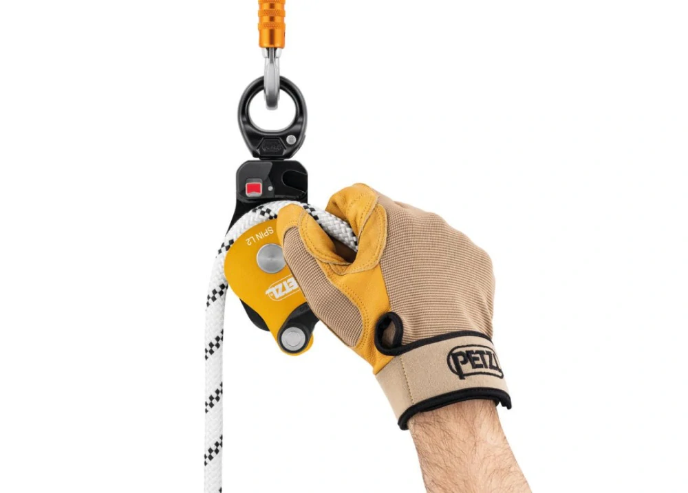 PETZL SPIN L2 dvojitá kladka s otočným závěsem (swivelem)
