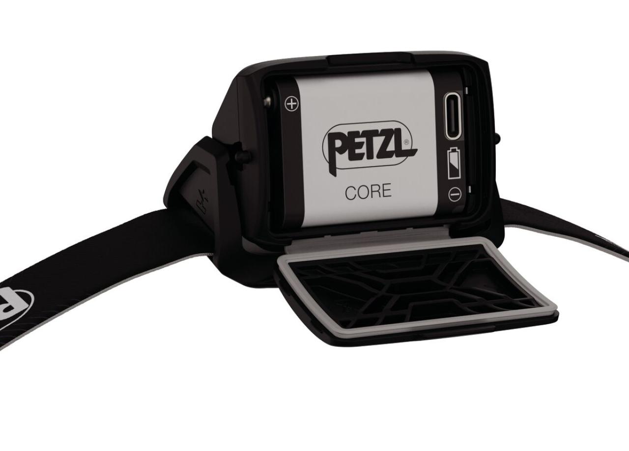 PETZL ACTIK CORE BLACK 2025 čelová svítilna černá
