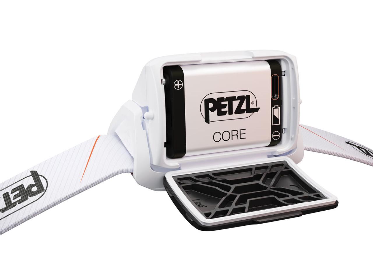 PETZL TIKKA CORE WHITE 2025 čelová svítilna bílá