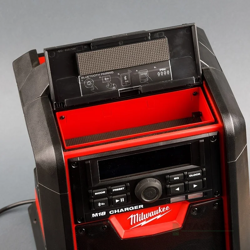 Milwaukee M18 RC-0 dílenské aku rádio/nabíječka (bez aku) - 4933446639