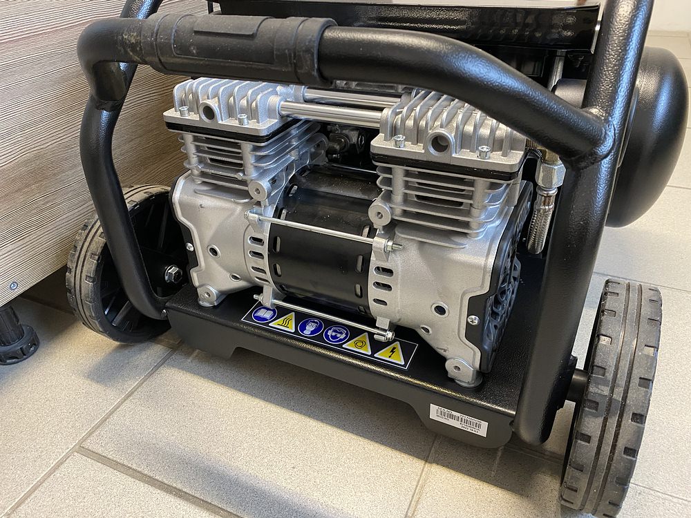 Nuair SILTEK PRO 15 T tichý bezolejový kompresor 12bar