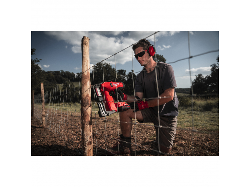 MILWAUKE M18 FFUS-0C FUEL™ aku sponkovačka na oplocení (bez aku) - 4933479834