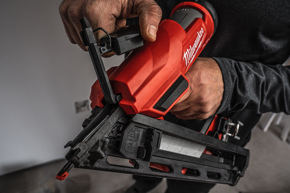 MILWAUKEE M18 FN15GA-0X FUEL Aku dokončovací hřebíkovačka 18V (bez aku) - 4933478091