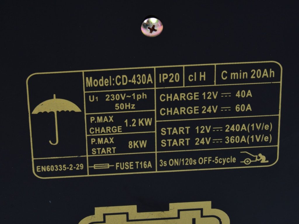 GEKO G80024 Class 430 Nabíječka autobaterií - startovací zdroj, 12V a 24V