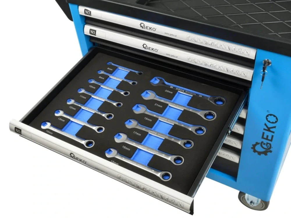 GEKO G10833 Dílenský montážní vozík vybavený, 243 ks nářadí, 7 zásuvek a skříňka