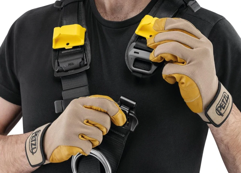 PETZL ASTRO 1 Celotělový pracovní postroj INT ČERNÝ