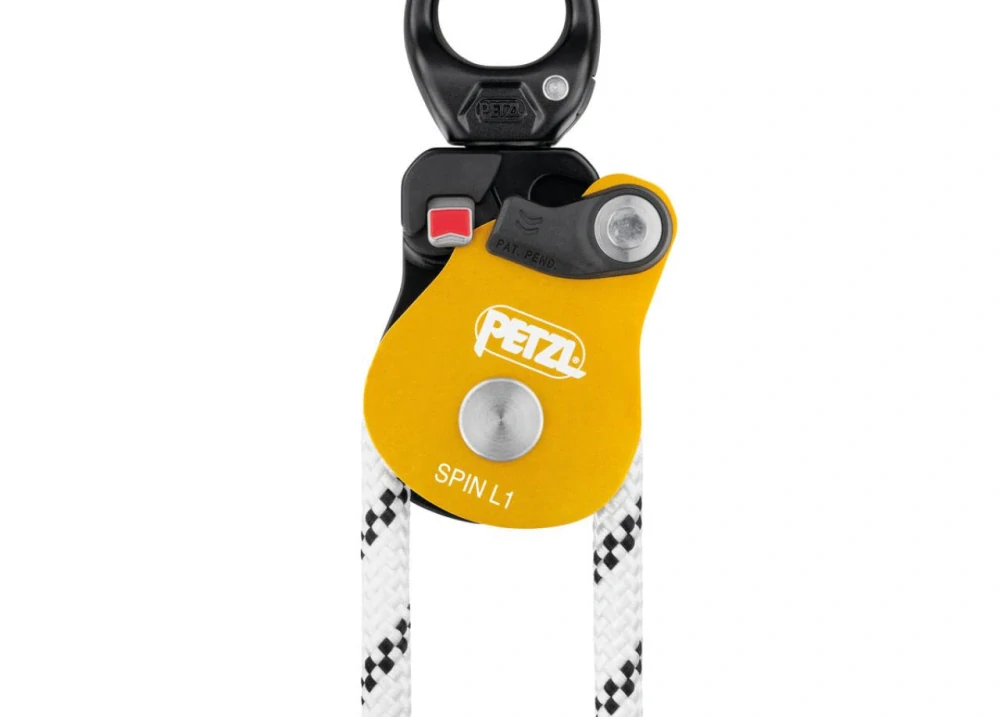 PETZL SPIN L1 kladka s otočným závěsem (swivelem) ČERNÁ