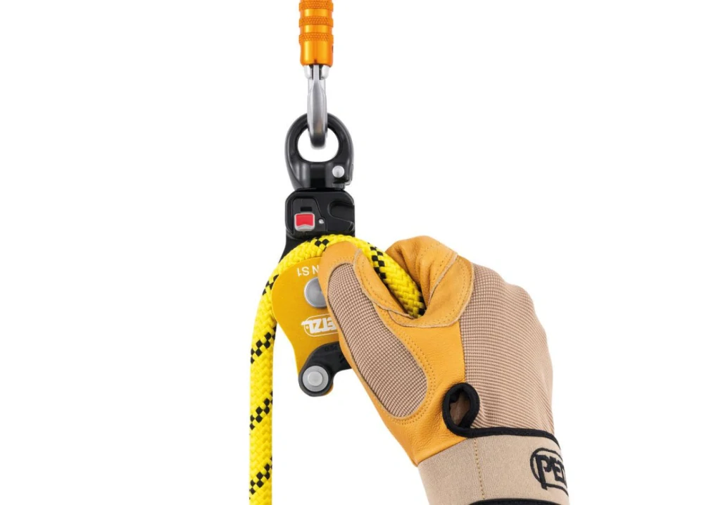PETZL SPIN S1 jednostranná kladka s otočným závěsem (swivelem)