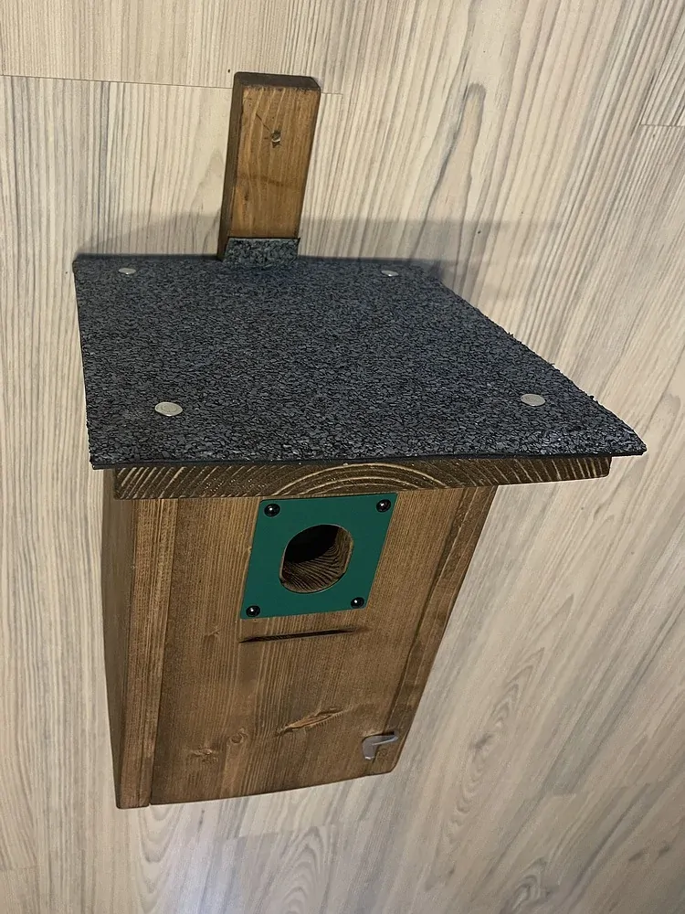 Univerzální dřevěná ptačí budka hnědá - PELA04