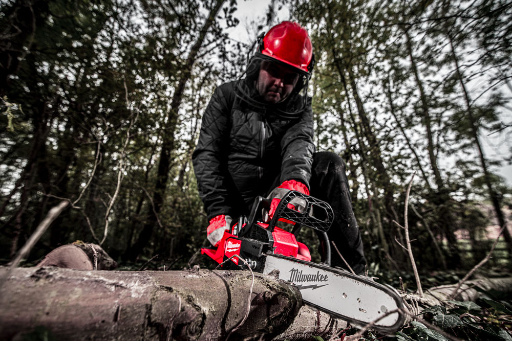 MILWAUKEE M18 FCHSC-0 Aku řetězová pila 30cm, 18V (bez aku) - 4933471441