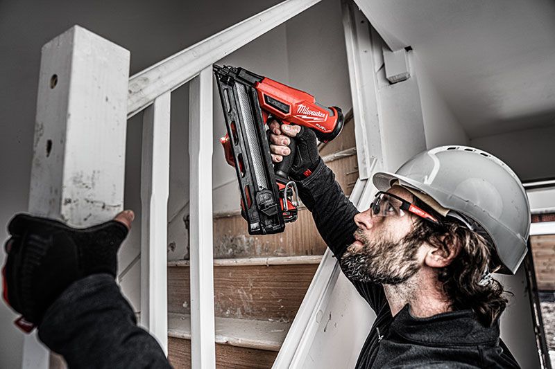 MILWAUKEE M18 FN15GA-0X FUEL Aku dokončovací hřebíkovačka 18V (bez aku) - 4933478091