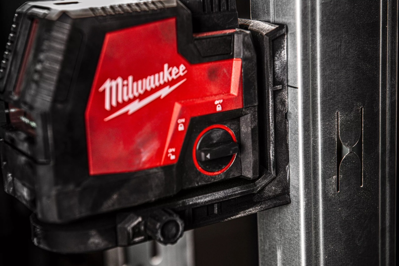 MILWAUKEE L4 CLLP-301C Aku křížový / liniový laser, USB, 3.0Ah - 4933478099