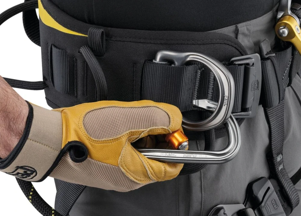 PETZL ASTRO 1 Celotělový pracovní postroj INT ČERNÝ