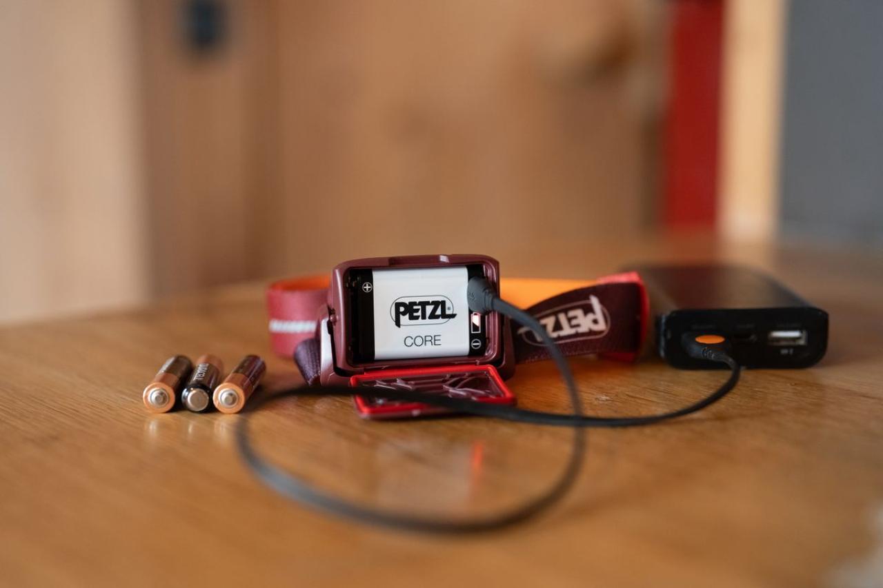 PETZL ACTIK CORE BLACK 2025 čelová svítilna černá