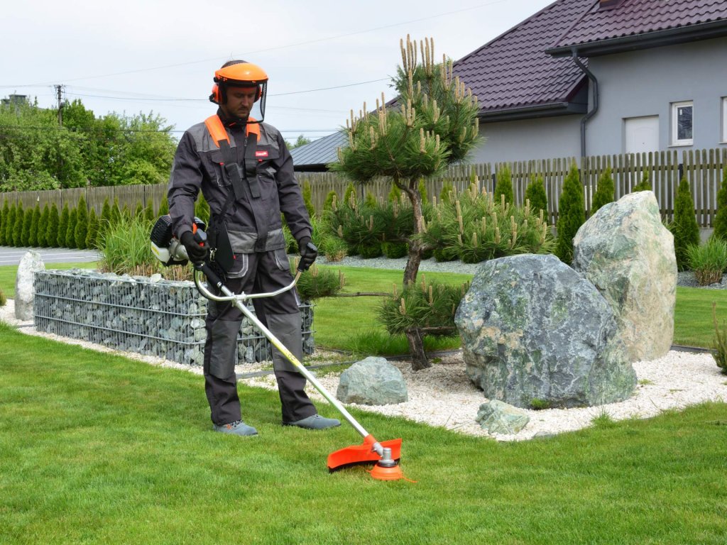 GEKO G81061 Motorová kosa 3,0kW - křovinořez 3,0 kW, benzinový, kotouče, nože, maska, struny