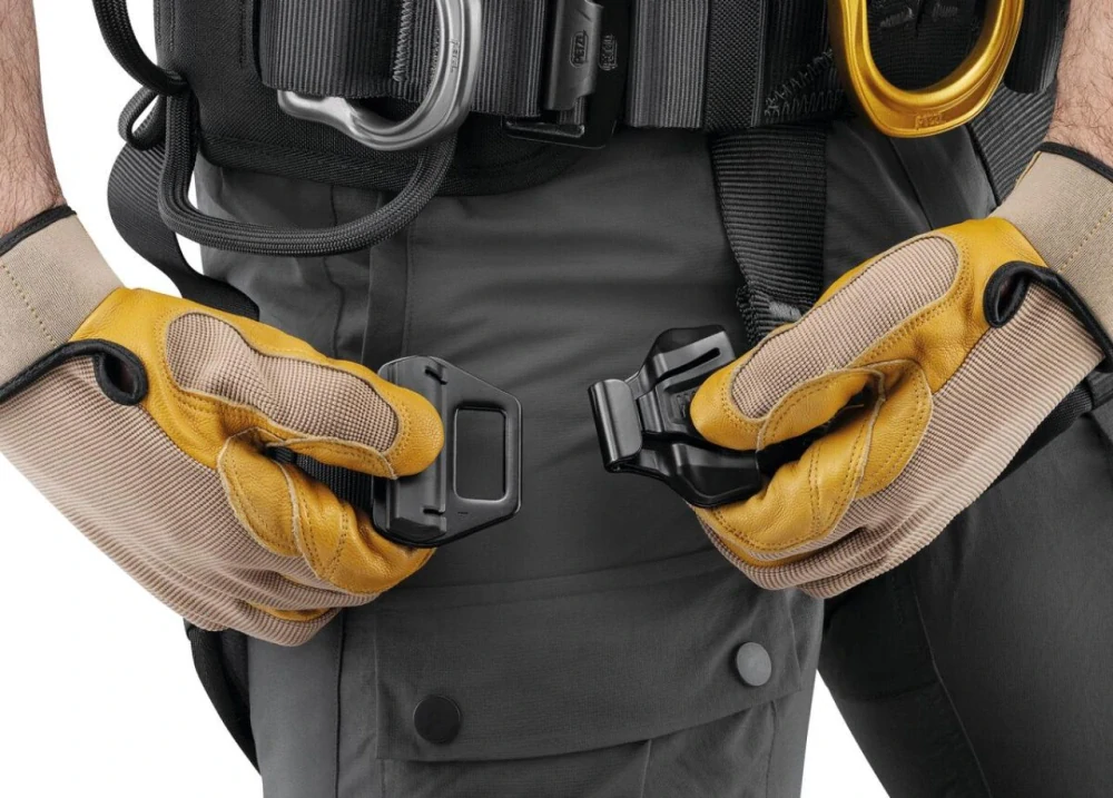 PETZL ASTRO 1 Celotělový pracovní postroj INT ČERNÝ